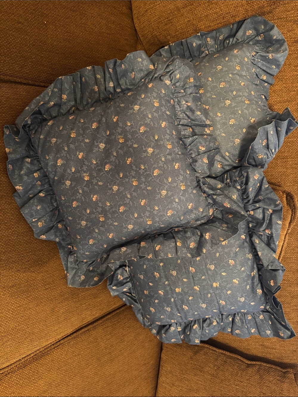Trio of Vintage Nettle Creek Blue Floral Ruffled Throw Pillows 🌿💙